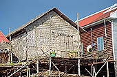 Tonle Sap - Kampong Phluk floating village - stilted houses